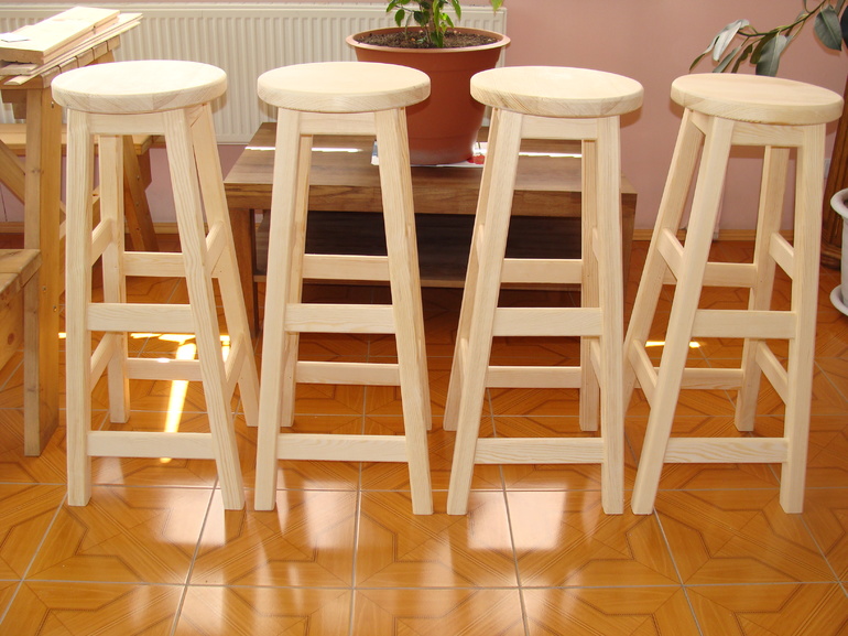 Barhocker aus Holz