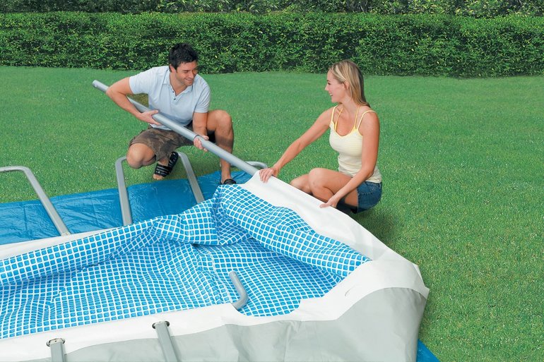 Come smantellare il pool di frame Intex