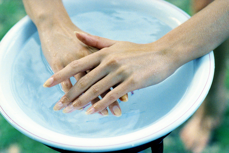 การนึ่งมือของคุณจะดีกว่าในน้ำอุ่น