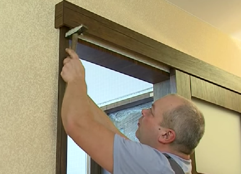 Ginawa ang sliding door na gawa sa sarili